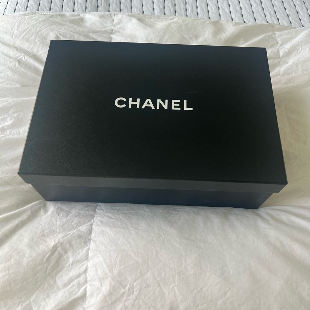 CHANEL Quilted Lambskin interlocking CC Turn Lock Loafers - Picture 3 of 7